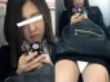 (電車対面）(顔出し)タイトスカートからむき出しのむっちりパンストふとももちゃん…こんにちは…リクスー女子大生さんを観察してみま