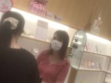 お姉様系ショップ店員の白パンティ撮り！