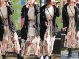 路上美人歌手 美脚