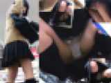 可愛いロリ顔女子が晒した失態！まさかの大開脚で白Pが丸見え！周囲も唖然の衝撃パンチラ動画■再アップ■