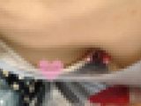 【HD】胸チラ動画551 Ｂ？乳輪？チラあり
