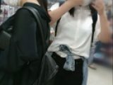 ポケオナスペシャル 透けブラ 微妙な 胸チラ の二人組で ポケオナ 視姦 日常 風景 やや 露出
