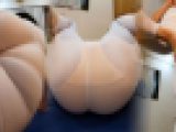 【ヨガ】しっかり透けるウェアに身を包むインストラクターさん