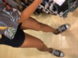 舐めたくなるショップ店員の太もも　黒ギャル