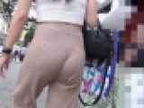 【FHD高画質】緩めのベージュパンツにはくっきりTバック