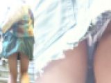 パンチラ盗撮 女子大生 チェック柄パンツがモロ見え