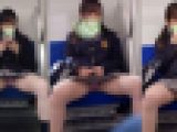 盗撮に気づいてもパンティを隠さないJK 電車対面【正面ぱんちら】