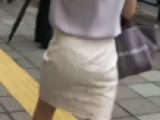 エレガント！白レースのタイトミニが揺れて透けてる？オシャレ銀座OLの甘美な後ろ姿♪