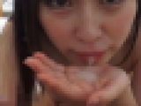 女子大生（20歳）美味しそうに頬張るお口