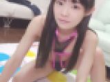 ★ゆりなちゃんシリーズ07★ツイスター★エナメルハイレグ（ピンク）★ぎりぎりの衣装で開脚ポーズ★