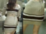美＊パンティーライン通信＊ニット系ミニスカワンピギャル券売機で尻を突き出す?