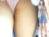 [★新作][★顔出し]パンチラ盗撮 女子大生 ピンク色パンツをこっそり撮影