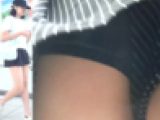 [★新作][★顔出し]パンチラ盗撮 童顔モデル系女子 黒パンツ強引撮影 キュロットの中へカメラをぶち込み
