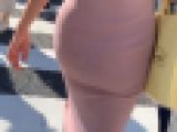 【エロワンピ女】ピンクニットのワンピースでお尻のムッチリ感が最高にエロい。淫乱感たっぷりの変態女【630】