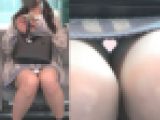 [4K動画][マスク顔出し]21年度ナンバーワンのかわいさ、純白パ〇ツ逆さもありますがそこは期待しないでください[ドアップあり]