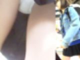 [★顔出し]パンチラ盗撮 女子大生 水色パンツを接近 追いかけ撮り
