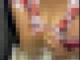 巨乳人妻の胸チラ谷間