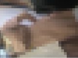 スカート内を長時間覗かれる可愛いお姉さん