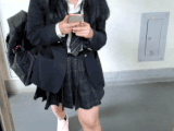 慌ててこうなったのか、スカートがパンツの中に入ってて桃尻丸出しでエレベーターに乗ってきたJK　ねんいち41