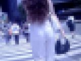 スーパーダイナマイトヒップの爆尻美女がピタパン履いてTバックライン見せて歩く姿にフル勃起