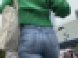 【4K縦画面】超重量級なギャル尻！最高級のくびれとパツパツなジーンズ尻