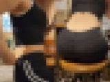 【黒ピタパン】スポーティーな格好のムチムチお姉さんの座り
