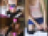 「ニーハイを履いた足を見てください」