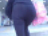超モデル級のスタイル抜群美女がスキニーピタパン履いて美巨尻密着させて歩いてる姿がエロい