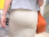 デカ尻をバウンドさせる女！自慢のパッツン巨尻をムニュらせつつケツ肉をタプつかせて男を誘惑！ 下品なタイトスカート お姉さん編