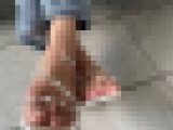 １９歳看護学生ちゃん素足サンダルの足裏とつま先