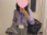 出入りの多いトイレで黒ストッキング脱いで大胆に露出自撮り?