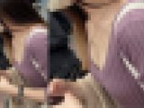 胸元ザックリニットワンピからエッチな谷間がこんにちは。