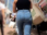【ジーンズデカ尻】筋肉質な赤毛お姉さんの引き締まったジーンズ着衣尻を粘着撮影。