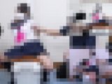 黙々とじっくりカラダを擦られたりくすぐられ、ピクピク足腰クネらせてパンチラ見せるセーラーコスの敏感お姉さん（完全オリジナル）