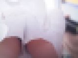 【ミニ丈ワンピ女子】風でふんわり中が丸見え