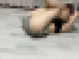 【家庭内盗撮】妻がショートパンツ姿で開脚ストレッチ