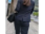 【366】ぴちぴちな質感のパンツスーツを披露してビジネス街を歩くOLさん！(後編)