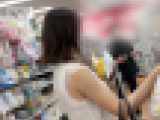 【再販】【お買い物中の眺め46】若奥様のブラ紐と柔らかおっぱいを店内で追い回し！