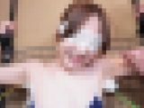 楽しそうに、くすぐったそうに激カワの反応で声を引き攣らせるスク水女子さん