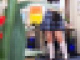 バレました・・・・　無邪気な制服天使ちゃん　覗かれたおパンツ