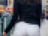 【画像】街中の女性たちのパンティーライン