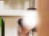 棚越しのシースルー陰毛おねえさん　見つかってまさかの展開？