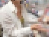【働く女性の胸ちら ver.7】 ?アイドルショップで働く韓国系巨乳店員の胸ちら?