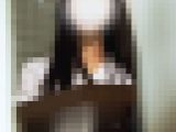 ２カメ同業者　微笑む女神にバレちゃった？　机の下でこっそりスマホカメラ