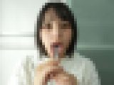 【再販】【個人撮影】乙葉らぶの舌ブラシで「汚舌苔」採取